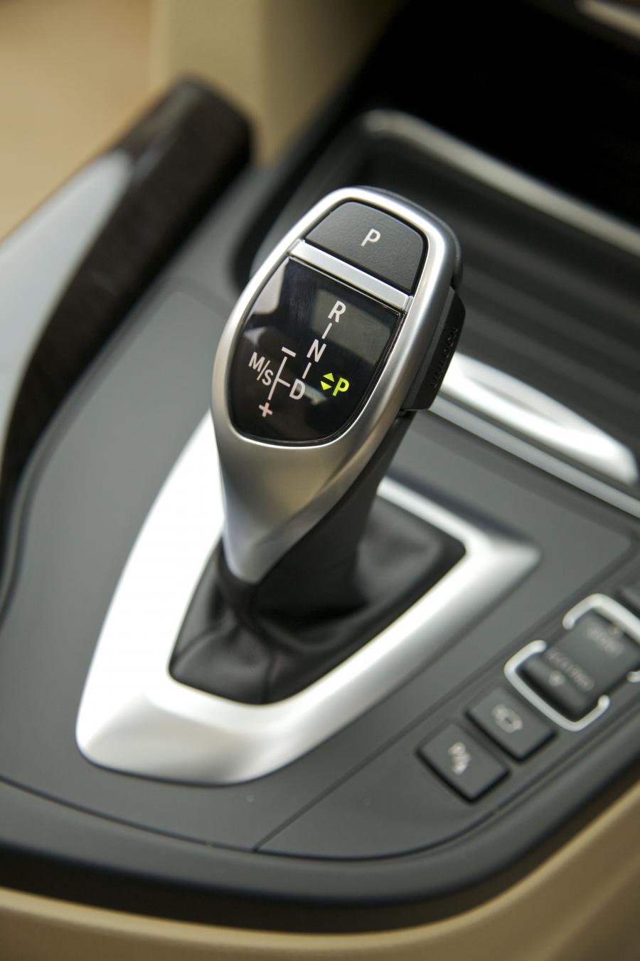  BMW 335iLuxury 2012 года  (UK) (фото 3 из 33)